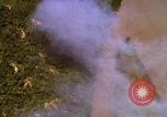 Image Bombardement au napalm des domaines cibles au Vietnam Vietnam, 1965, de la seconde 19 séquences d'archives historiques vidéo 65675054862