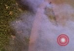 Image Bombardement au napalm des domaines cibles au Vietnam Vietnam, 1965, de la seconde 23 séquences d'archives historiques vidéo 65675054862
