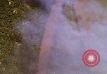 Image Bombardement au napalm des domaines cibles au Vietnam Vietnam, 1965, de la seconde 24 séquences d'archives historiques vidéo 65675054862