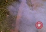 Image Bombardement au napalm des domaines cibles au Vietnam Vietnam, 1965, de la seconde 25 séquences d'archives historiques vidéo 65675054862