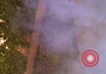 Image Bombardement au napalm des domaines cibles au Vietnam Vietnam, 1965, de la seconde 29 séquences d'archives historiques vidéo 65675054862