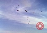 Image Bombardement au napalm des domaines cibles au Vietnam Vietnam, 1965, de la seconde 39 séquences d'archives historiques vidéo 65675054862