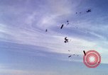 Image Bombardement au napalm des domaines cibles au Vietnam Vietnam, 1965, de la seconde 41 séquences d'archives historiques vidéo 65675054862
