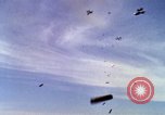 Image Bombardement au napalm des domaines cibles au Vietnam Vietnam, 1965, de la seconde 42 séquences d'archives historiques vidéo 65675054862