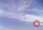 Image Bombardement au napalm des domaines cibles au Vietnam Vietnam, 1965, de la seconde 48 séquences d'archives historiques vidéo 65675054862