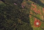 Image bombardement de zones cible Vietnam, 1965, de la seconde 15 séquences d'archives historiques vidéo 65675054863