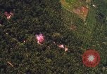 Image bombardement de zones cible Vietnam, 1965, de la seconde 25 séquences d'archives historiques vidéo 65675054863