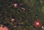 Image bombardement de zones cible Vietnam, 1965, de la seconde 29 séquences d'archives historiques vidéo 65675054863