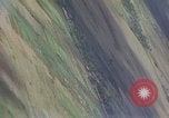 Image Bombardement au napalm des domaines cibles au Vietnam Vietnam, 1965, de la seconde 8 séquences d'archives historiques vidéo 65675054864