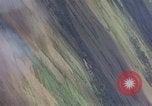 Image Bombardement au napalm des domaines cibles au Vietnam Vietnam, 1965, de la seconde 9 séquences d'archives historiques vidéo 65675054864
