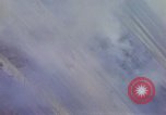 Image Bombardement au napalm des domaines cibles au Vietnam Vietnam, 1965, de la seconde 17 séquences d'archives historiques vidéo 65675054864