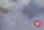 Image Bombardement au napalm des domaines cibles au Vietnam Vietnam, 1965, de la seconde 21 séquences d'archives historiques vidéo 65675054864
