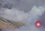 Image Bombardement au napalm des domaines cibles au Vietnam Vietnam, 1965, de la seconde 24 séquences d'archives historiques vidéo 65675054864