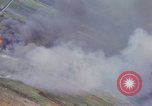 Image Bombardement au napalm des domaines cibles au Vietnam Vietnam, 1965, de la seconde 26 séquences d'archives historiques vidéo 65675054864