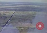 Image Bombardement au napalm des domaines cibles au Vietnam Vietnam, 1965, de la seconde 41 séquences d'archives historiques vidéo 65675054864