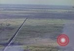 Image Bombardement au napalm des domaines cibles au Vietnam Vietnam, 1965, de la seconde 42 séquences d'archives historiques vidéo 65675054864