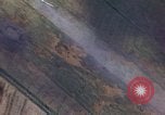 Image refuges le long du canal ont bombardé Vietnam, 1965, de la seconde 23 séquences d'archives historiques vidéo 65675054865
