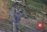 Image refuges le long du canal ont bombardé Vietnam, 1965, de la seconde 30 séquences d'archives historiques vidéo 65675054865