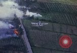 Image refuges le long du canal ont bombardé Vietnam, 1965, de la seconde 36 séquences d'archives historiques vidéo 65675054865