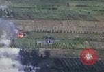 Image refuges le long du canal ont bombardé Vietnam, 1965, de la seconde 38 séquences d'archives historiques vidéo 65675054865