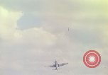 Image refuges le long du canal ont bombardé Vietnam, 1965, de la seconde 44 séquences d'archives historiques vidéo 65675054865