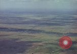 Standbild napalm Bomben in den Zielregionen Nam Phan Provinz Vietnam, 1965, aus Sekunde 3 historischem Filmmaterial Videoclip 65675054866