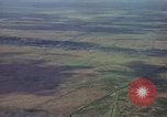 Standbild napalm Bomben in den Zielregionen Nam Phan Provinz Vietnam, 1965, aus Sekunde 5 historischem Filmmaterial Videoclip 65675054866