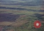 Standbild napalm Bomben in den Zielregionen Nam Phan Provinz Vietnam, 1965, aus Sekunde 6 historischem Filmmaterial Videoclip 65675054866