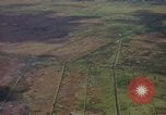 Standbild napalm Bomben in den Zielregionen Nam Phan Provinz Vietnam, 1965, aus Sekunde 10 historischem Filmmaterial Videoclip 65675054866