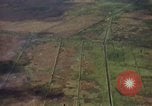 Standbild napalm Bomben in den Zielregionen Nam Phan Provinz Vietnam, 1965, aus Sekunde 12 historischem Filmmaterial Videoclip 65675054866