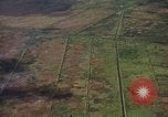 Standbild napalm Bomben in den Zielregionen Nam Phan Provinz Vietnam, 1965, aus Sekunde 13 historischem Filmmaterial Videoclip 65675054866