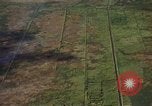 Standbild napalm Bomben in den Zielregionen Nam Phan Provinz Vietnam, 1965, aus Sekunde 17 historischem Filmmaterial Videoclip 65675054866