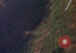 Standbild napalm Bomben in den Zielregionen Nam Phan Provinz Vietnam, 1965, aus Sekunde 49 historischem Filmmaterial Videoclip 65675054866