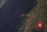 Standbild napalm Bomben in den Zielregionen Nam Phan Provinz Vietnam, 1965, aus Sekunde 52 historischem Filmmaterial Videoclip 65675054866
