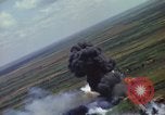 Standbild Vietnam bombardierten Gebiete Ziel Nam Phan Provinz Vietnam, 1965, aus Sekunde 13 historischem Filmmaterial Videoclip 65675054867