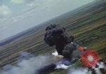 Standbild Vietnam bombardierten Gebiete Ziel Nam Phan Provinz Vietnam, 1965, aus Sekunde 14 historischem Filmmaterial Videoclip 65675054867