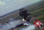 Standbild Vietnam bombardierten Gebiete Ziel Nam Phan Provinz Vietnam, 1965, aus Sekunde 16 historischem Filmmaterial Videoclip 65675054867
