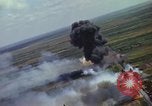Standbild Vietnam bombardierten Gebiete Ziel Nam Phan Provinz Vietnam, 1965, aus Sekunde 19 historischem Filmmaterial Videoclip 65675054867