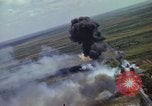 Standbild Vietnam bombardierten Gebiete Ziel Nam Phan Provinz Vietnam, 1965, aus Sekunde 20 historischem Filmmaterial Videoclip 65675054867