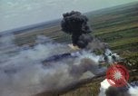 Standbild Vietnam bombardierten Gebiete Ziel Nam Phan Provinz Vietnam, 1965, aus Sekunde 22 historischem Filmmaterial Videoclip 65675054867