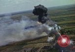 Standbild Vietnam bombardierten Gebiete Ziel Nam Phan Provinz Vietnam, 1965, aus Sekunde 26 historischem Filmmaterial Videoclip 65675054867