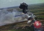 Standbild Vietnam bombardierten Gebiete Ziel Nam Phan Provinz Vietnam, 1965, aus Sekunde 27 historischem Filmmaterial Videoclip 65675054867