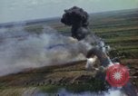 Standbild Vietnam bombardierten Gebiete Ziel Nam Phan Provinz Vietnam, 1965, aus Sekunde 28 historischem Filmmaterial Videoclip 65675054867
