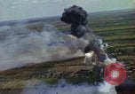 Standbild Vietnam bombardierten Gebiete Ziel Nam Phan Provinz Vietnam, 1965, aus Sekunde 29 historischem Filmmaterial Videoclip 65675054867