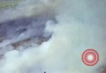 Image Les bombardements aériens de l'US Air Force de cibles au Vietnam Nam Phan Province Vietnam, 1965, de la seconde 8 séquences d'archives historiques vidéo 65675054868