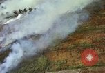 Image Les bombardements aériens de l'US Air Force de cibles au Vietnam Nam Phan Province Vietnam, 1965, de la seconde 13 séquences d'archives historiques vidéo 65675054868