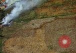 Image Les bombardements aériens de l'US Air Force de cibles au Vietnam Nam Phan Province Vietnam, 1965, de la seconde 16 séquences d'archives historiques vidéo 65675054868