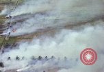 Image Les bombardements aériens de l'US Air Force de cibles au Vietnam Nam Phan Province Vietnam, 1965, de la seconde 34 séquences d'archives historiques vidéo 65675054868