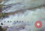 Image Les bombardements aériens de l'US Air Force de cibles au Vietnam Nam Phan Province Vietnam, 1965, de la seconde 35 séquences d'archives historiques vidéo 65675054868