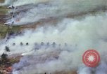 Image Les bombardements aériens de l'US Air Force de cibles au Vietnam Nam Phan Province Vietnam, 1965, de la seconde 36 séquences d'archives historiques vidéo 65675054868
